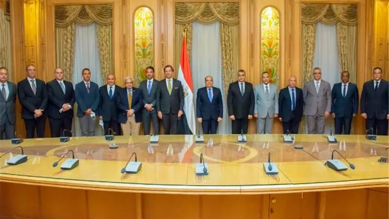 تعاون بين 