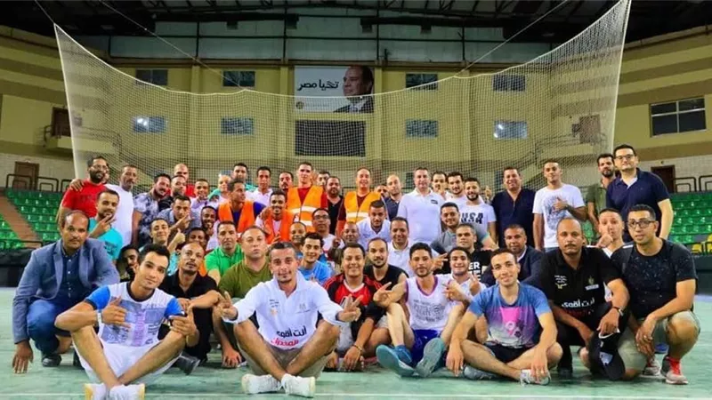 مدير صندوق مكافحة الإدمان يشارك المتعافين لعب كرة القدم