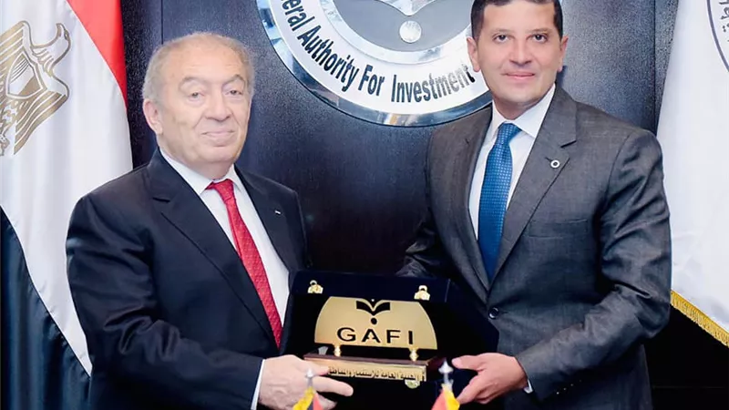 الرئيس التنفيذي لهيئة الاستثمار يلتقي وزير الاقتصاد الفلسطيني لتفعيل التعاون المشترك