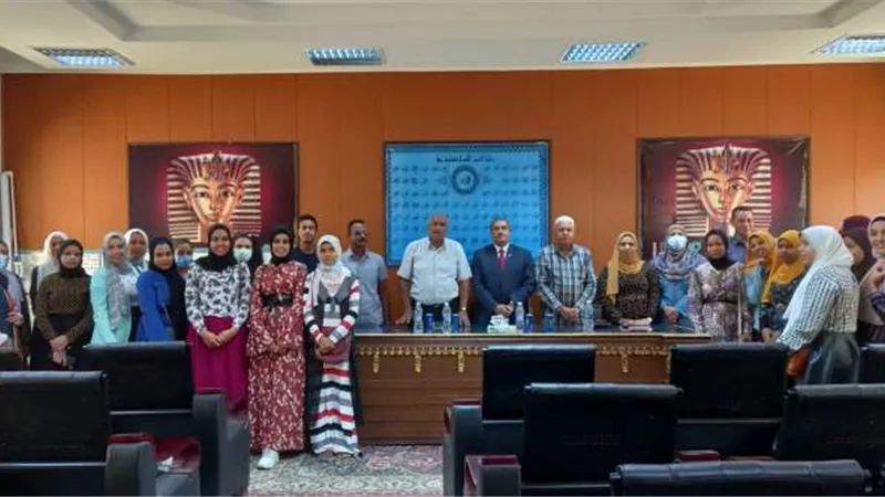 طلاب جامعتا الاقصر وجنوب الوادي يختتمان اللقاءات التوعوية لمحو الأمية