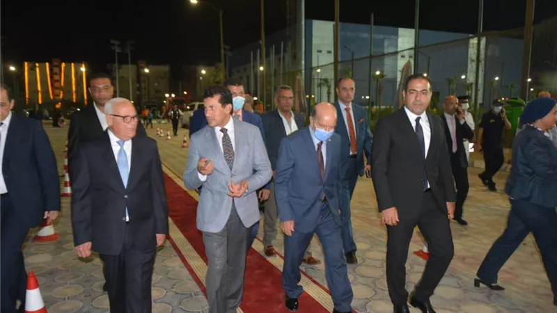 رئيس رياضة النواب ووزير الرياضة يفتتحان دوري الشركات
