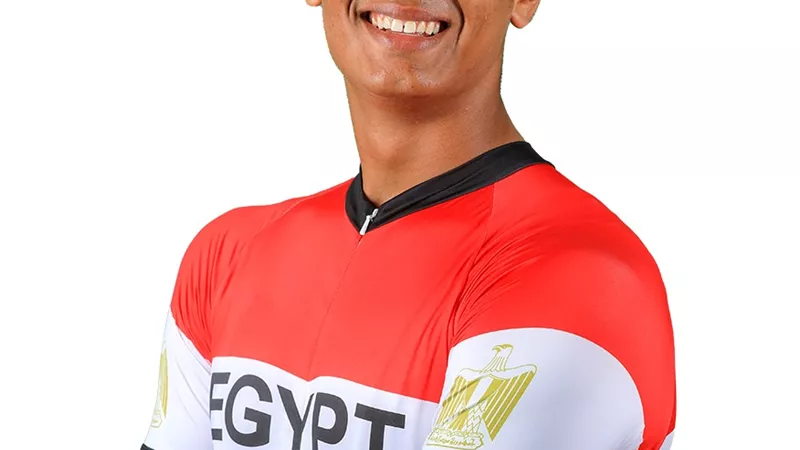 بكر يتصدر سباق النقاط ويقترب من حصد اول ميدالية لمصر بطولة العالم للدراجات