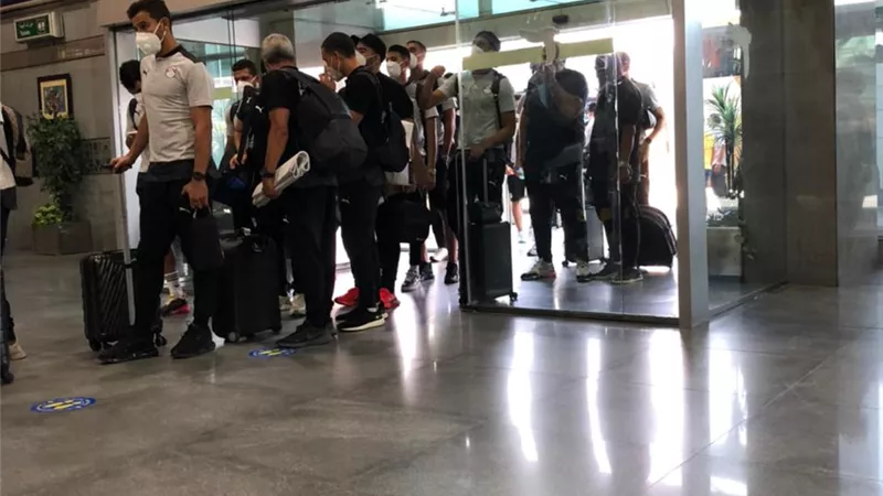 بعثة المنتخب الوطنى تصل مطار القاهرة استعدادا للسفر إلى الجابون