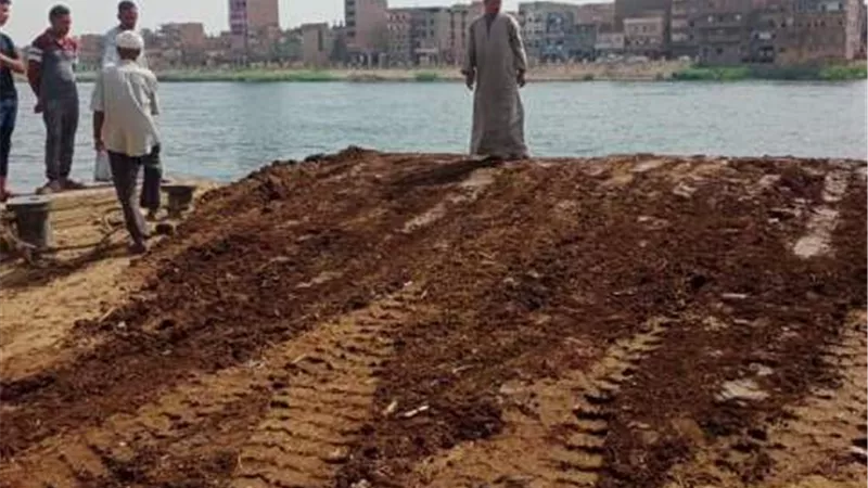 للمرة الثانية.. رفع منسوب مرسي العبارات في المراغة بسوهاج ..صور