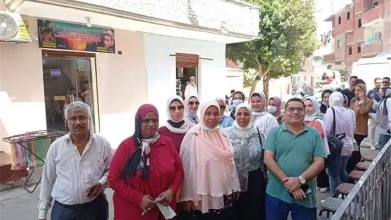 جامعة السويس تنظم قافلة توعوية لمحو الأمية بمنطقة عرب المعمل ..صور