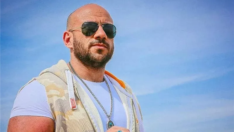 شاهد .. أحمد مكى يستعرض عضلاته فى أحدث ظهور
