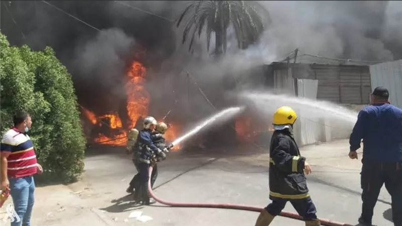 حريق في أكبر سفينة عراقية بموانئ البصرة