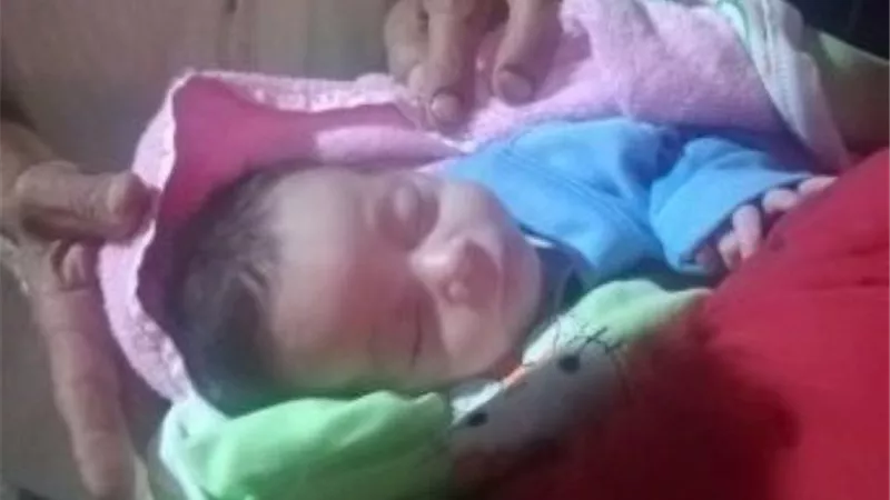 العثور على طفل رضيع فى مدخل عماره بنجع حمادى