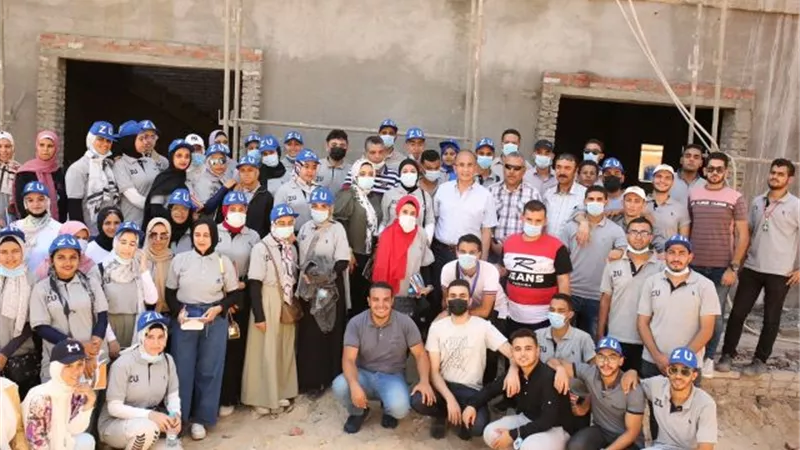 رئيس وطلاب جامعة الزقازيق فى زيارة لمشروعات 