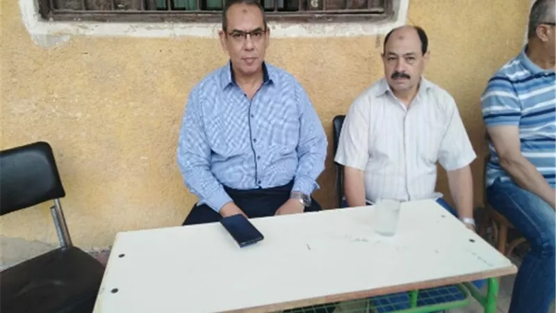 وكيل التعليم بالقليوبية يتابع مركز توزيع أسئلة الدور الثاني للثانوية العامة
