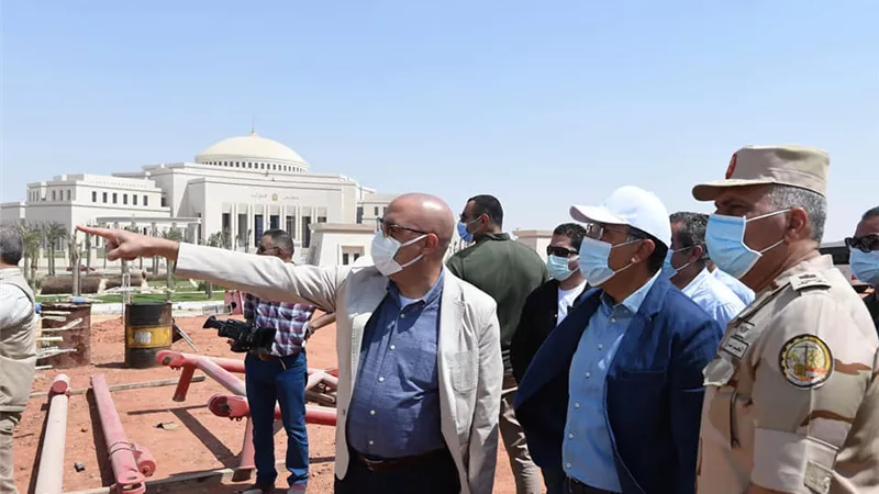 مدبولي: التوجيه بسرعة الانتهاء من الأعمال الخاصة بتسوية الطرق وتنسيق الميادين داخل العاصمة الإدارية الجديدة