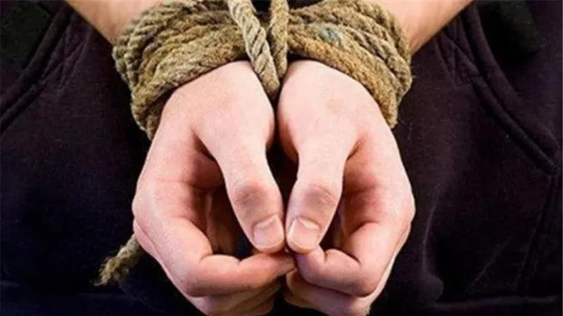 بعد تداول الواقعة على الفيس بوك.. كشف ملابسات قيام مجهولين بإختطاف مواطن