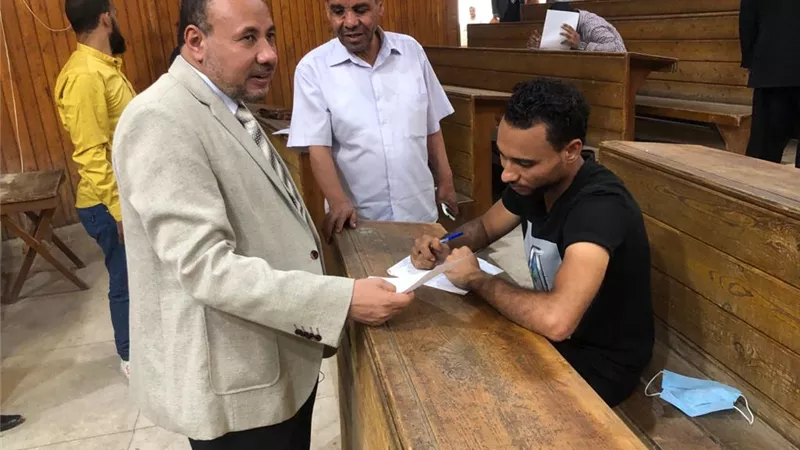 نائب رئيس جامعة الأزهر للوجه القبلي يتفقد امتحانات التصفية بالكليات الشرعية بأسيوط