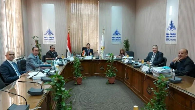 استقبال المتقدمين للوظائف القيادية بجامعة بنها.. اليوم