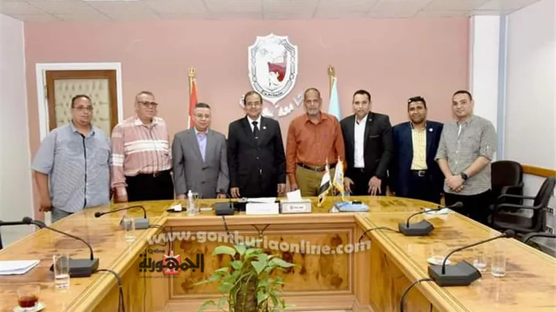 نقابة العاملين بجامعة سوهاج تطرح عدة مقترحات لتحسين مستوى الجهاز الإداري..صور