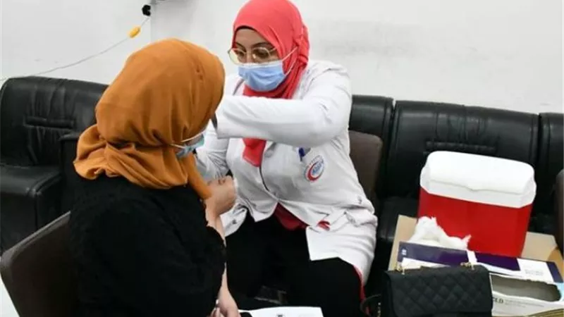 تفاصيل اليوم الأول للتطعيم ضد كورونا بجامعة القناة ..صور