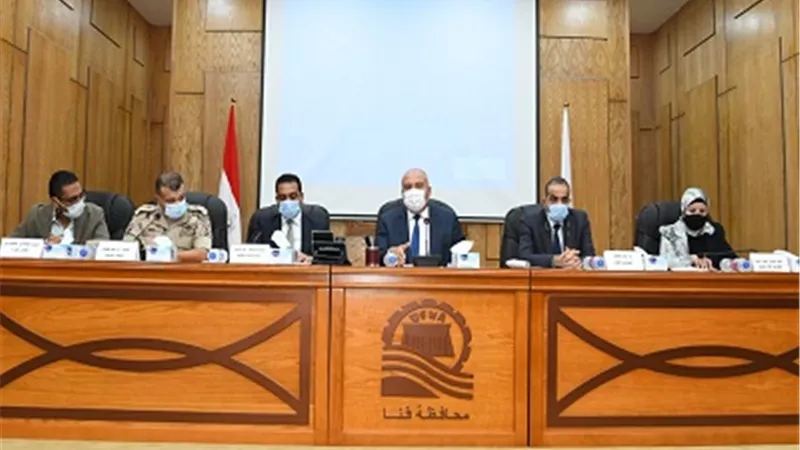 محافظ قنا يتابع مع وفد من مجلس الوزراء مشروعات حياة كريمة