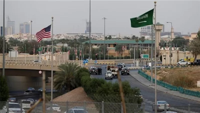 السفارة الأمريكية بالرياض تطالب مليشيات الحوثي بوقف هجماتها العبثية والبدء في العمل للتوصل لحل باليمن