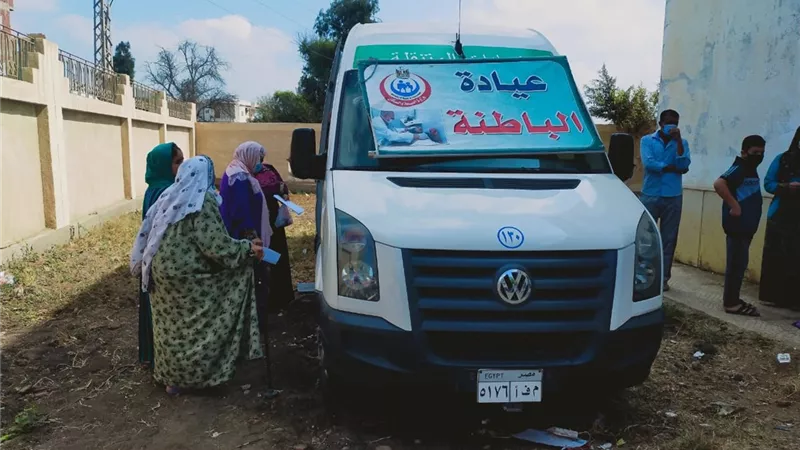 الكشف الطبي على١٣٠٠ مريض بالقافلة الطبية بقرية سمعان ١ بكفرصقر