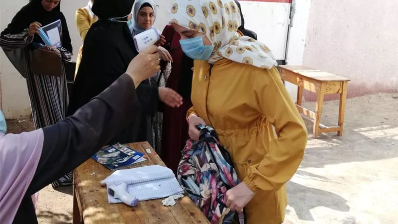 تطهير ومتابعة الإجراءات الإحترازية بمدارس الشرقية خلال إمتحانات الدور الثاني للثانوية العامة .