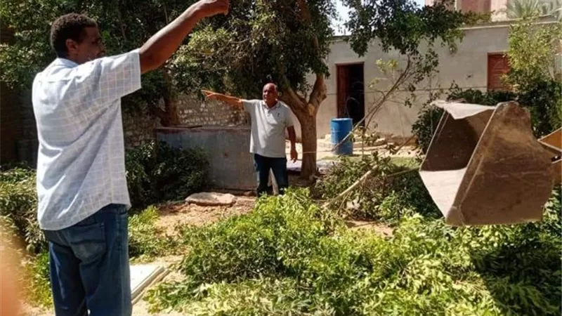 إزالات فورية للتعديات التى تعوق التطوير بمنطقة العرب فى الغردقة.. بالصور