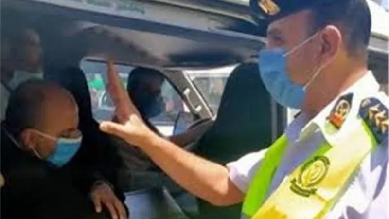 لعدم ارتداء الكمامات .. الداخلية تحيل 49 شخصا الى النيابة العامة