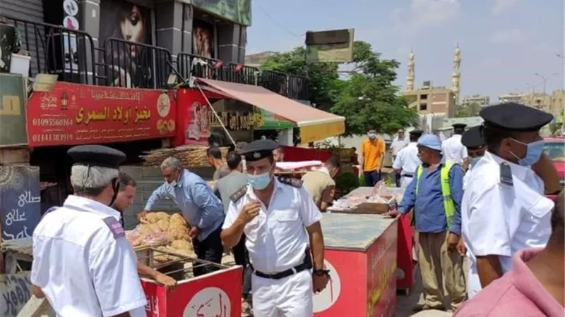 جهاز العبور يحرر 50 محضرا وينفذ 498 إزالة فى حملة بالتعاون مع الشرطة.. بالصور
