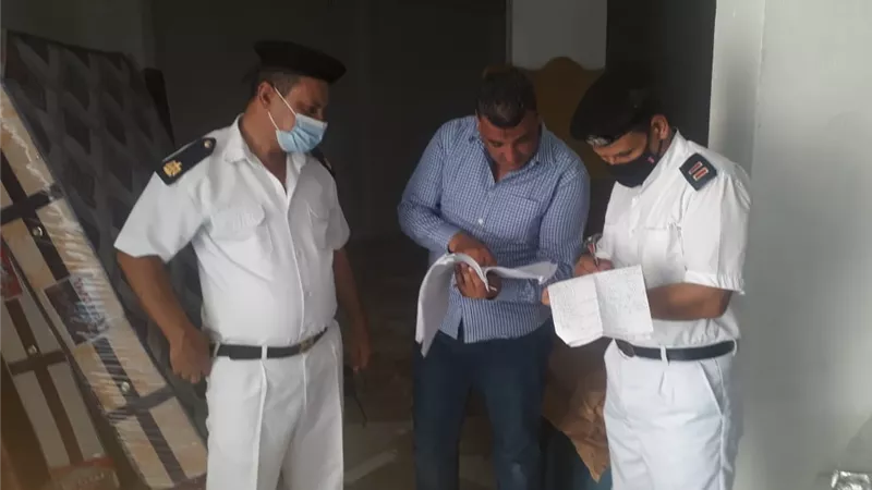 حملة لتنفيذ قرارات غلق وتشميع مخالفة شروط التعاقد وتغيير النشاط بالسادات