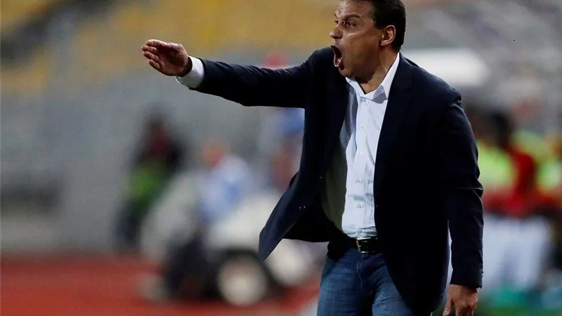 بعد التعادل مع الجابون..نجم الأهلى السابق يفتح النار على البدرى