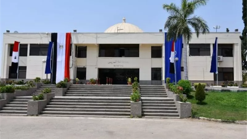 127 متلقي في أول أيام تطعيم كورونا بجامعة قناة السويس