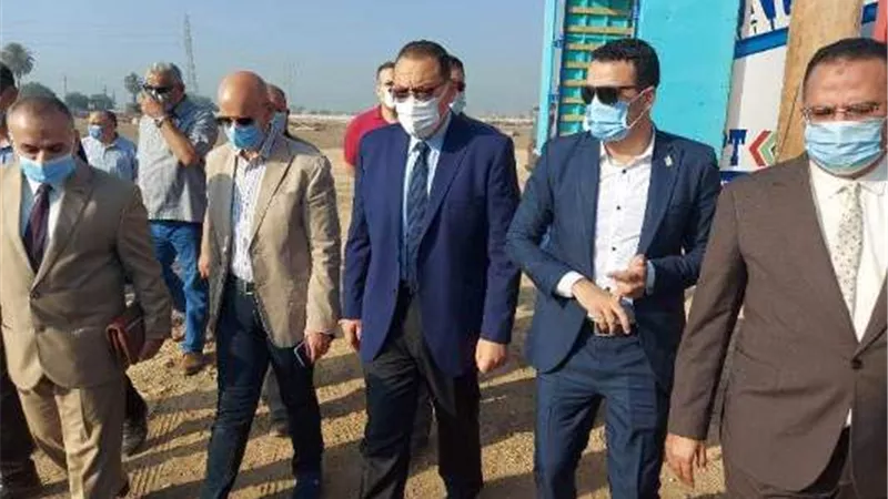 محافظ الشرقية يستقبل قافلة أبواب الخير المقدمة من صندوق تحيا مصر لتوزيعها على المستحقين