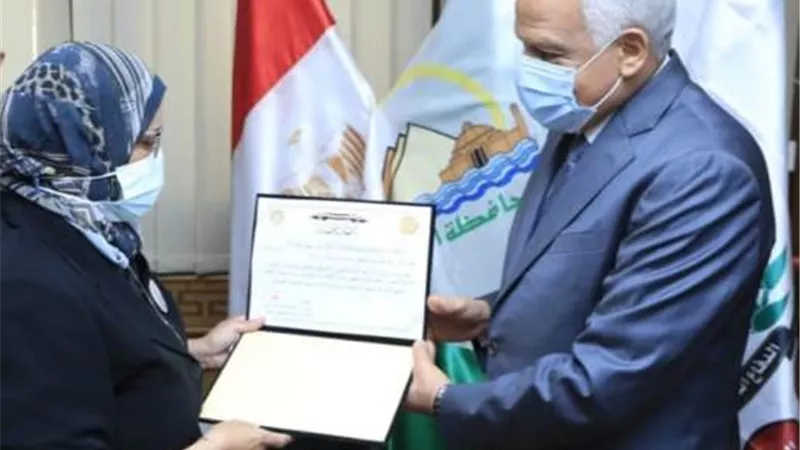 محافظ الجيزة يكرم أسر شهداء القوات المسلحة خلال تدريب مجابهة الازمات صقر 83