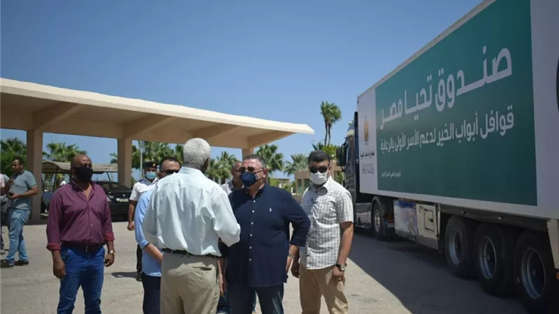 محافظ البحر الأحمر يستقبل قافلة المساعدات الإجتماعية والطبية بمناسبة اليوم العالمي للعمل الخيري