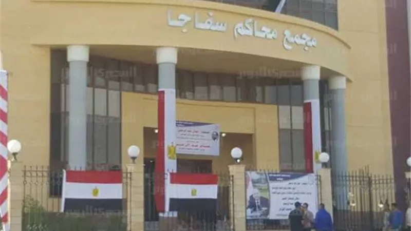 جنايات البحر الأحمر حبس 4 موظفين بالكهرباء 3 سنوات وعزلهم من وظائفهم فى قضية رشوة