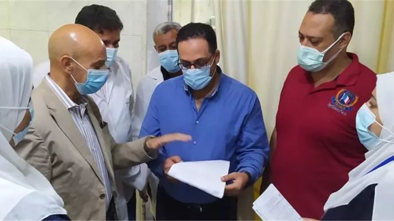 وكيل وزارة الصحة بالشرقية يتفقد سير العمل بمستشفي أبوحماد المركزي