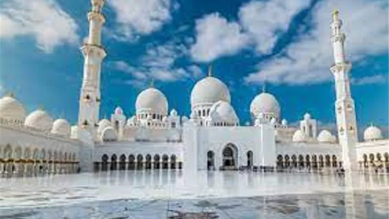 حكم الصلاة في مسجد مبني على أرض مغصوبة؟.. دار الإفتاء تجيب