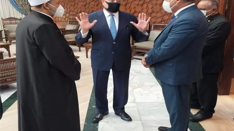 محافظ جنوب سيناء يلتقي فضيلة الإمام الأكبر شيخ الأزهر والقيادات للتشاور فيما يخص أبناء المحافظة