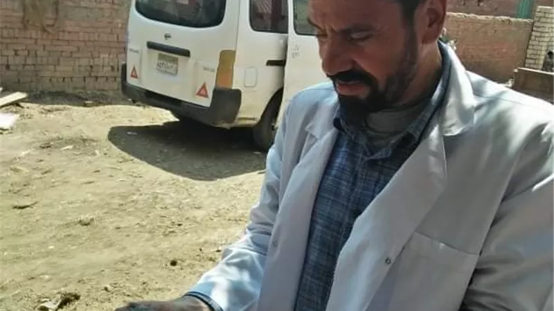 جامعة الزقازيق تنظم قافلة بيطرية لقرية تل مسمار ضمن حياة كريمة