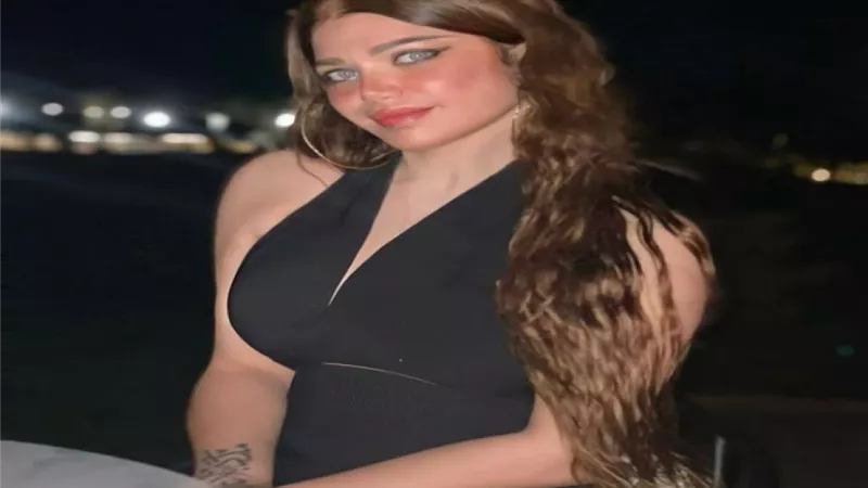 بإبتسامة رقيقة .. ياسمين الخطيب تشارك جمهورها إطلالة جذابة
