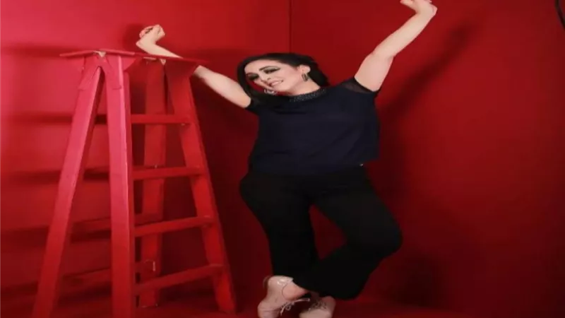 بالأسود .. إطلالة جذابة ل هاله مرزوق