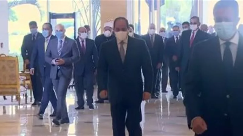 الرئيس السيسي يصل إلى ميناء الإسكندرية البحري للاطلاع على عمليات التطوير
