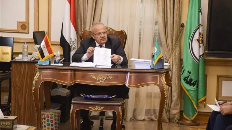 الخشت يوجه بالتوسع في نقاط التطعيم داخل الحرم الجامعي وخارجه