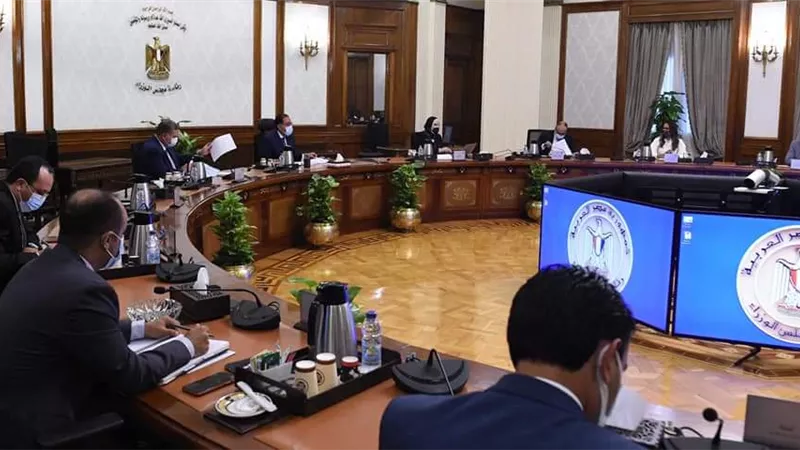 رئيس الوزراء يتابع خطوات إطلاق استراتيجية صناعة السيارات فى مصر