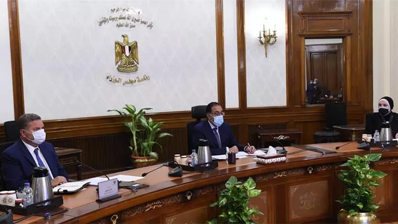 مدبولى : التجهيز لإطلاق استراتيجية صناعة السيارات في مصر