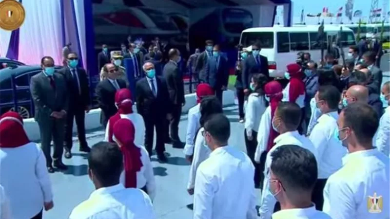 الرئيس السيسي للشباب: أنتم مستقبل مصر.. إحنا بنقوم بخطوة وأنتوا هتكملوا المسيرة.. كل إنسان منكم مشروع كبير