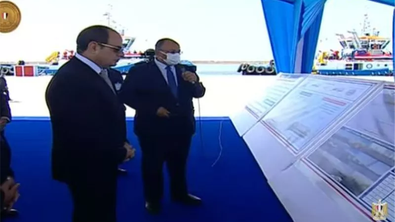 الرئيس السيسى يتفقد رصيف 3/58 بميناء الاسكندرية البحري
