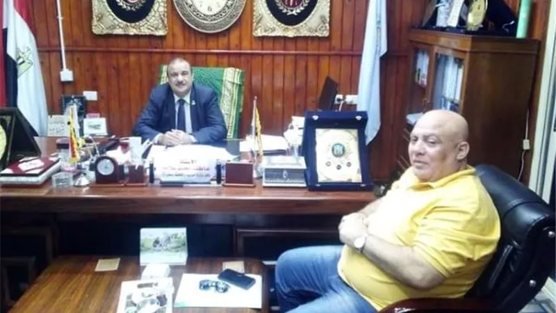 تعليم مطروح تجتمع مع مديرعام الأبنية التعليمية لبحث الاستعداد للعام الدراسى