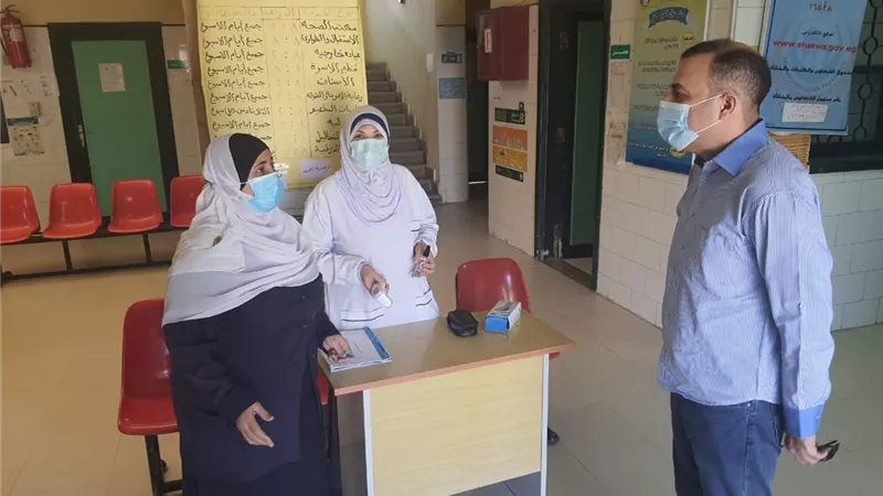وكيل الصحة بدمياط يتفقد مركز تلقي لقاح كورونا بفارسكور