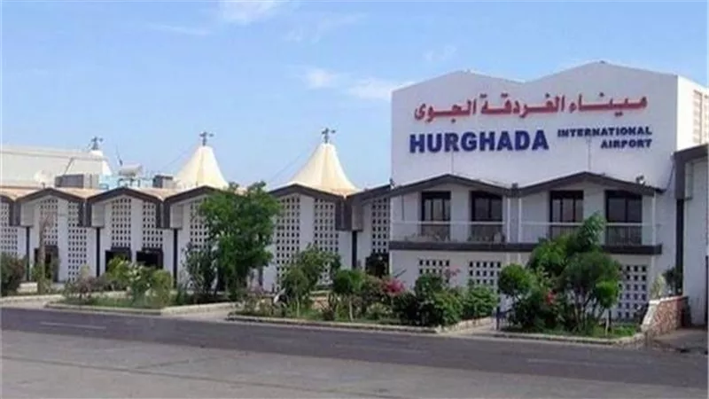 مطار الغردقة ومرسى علم يستقبلان 49 رحلة طيران علي متنها 10 آلاف سائح من عدة دول مختلفة