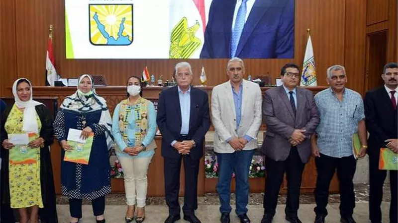 محافظ جنوب سيناء يكرم 33 مدير مدرسة والطلاب المتفوقين.. على مستوى الجمهورية
